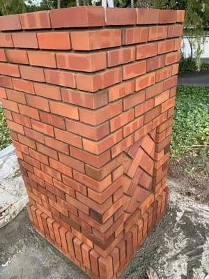 Brick corner detail with tight mortar joints